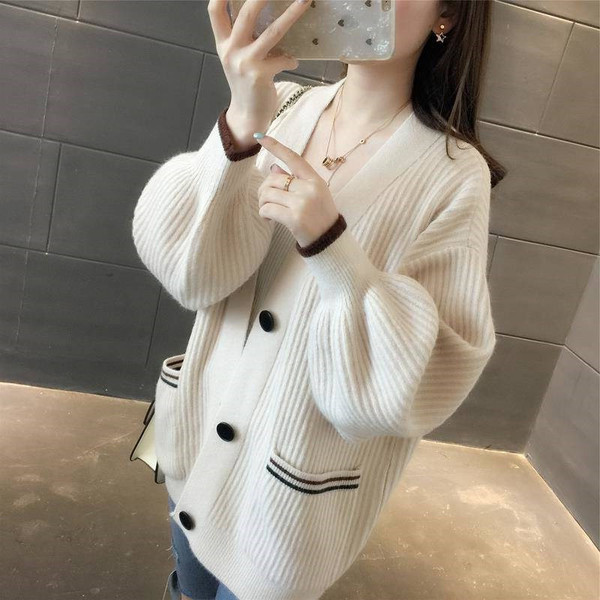 Μοντέρνα γυναικεία ζακέτα με κουμπιά και τσέπες σε διάφορα χρώματα