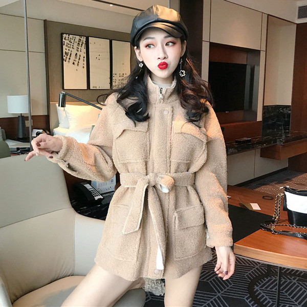 Hosszú téli pehelykabát zsebekkel, két színben