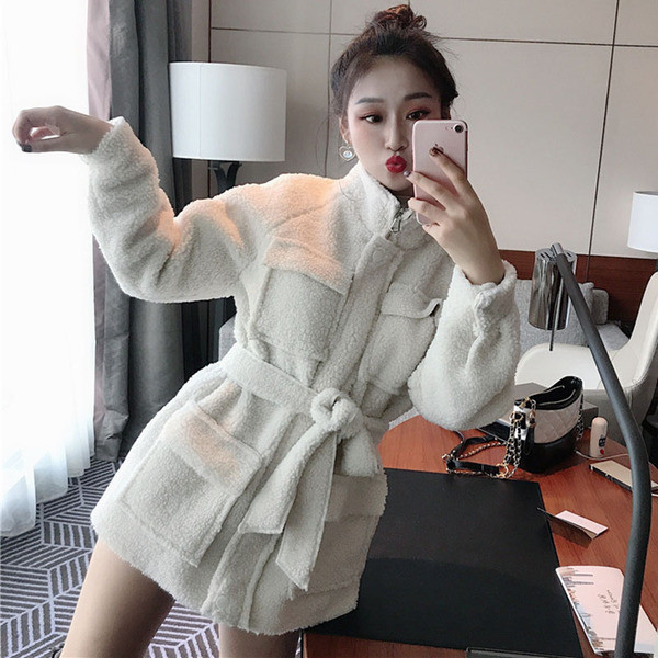 Hosszú téli pehelykabát zsebekkel, két színben