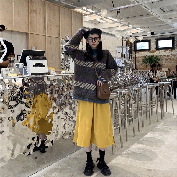 Szürke széles, hétköznapi pulóver mintával