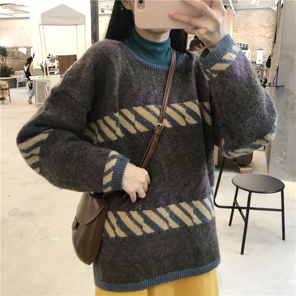 Szürke széles, hétköznapi pulóver mintával