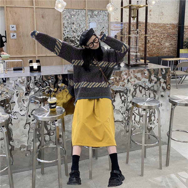 Szürke széles, hétköznapi pulóver mintával