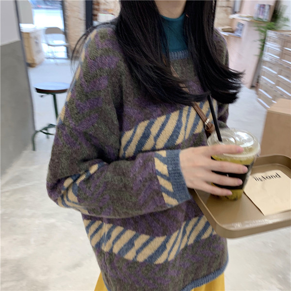 Szürke széles, hétköznapi pulóver mintával