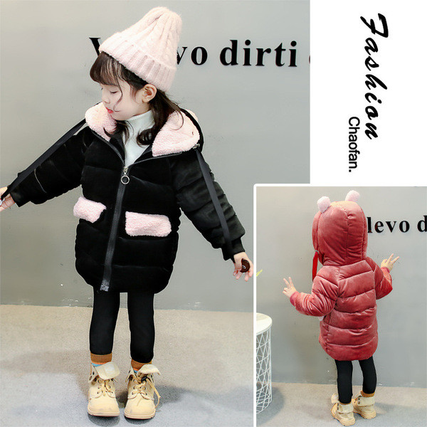 Modern gyerekkabát lányoknak fekete és rózsaszín kapucnival