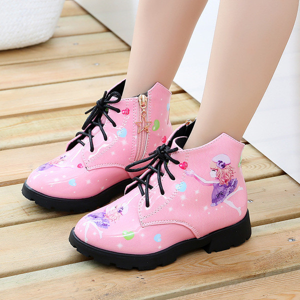 Modern gyerekcsizma rátéttel és fűzővel, négy színben