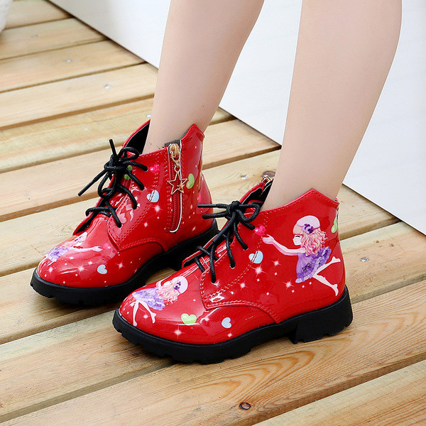 Modern gyerekcsizma rátéttel és fűzővel, négy színben