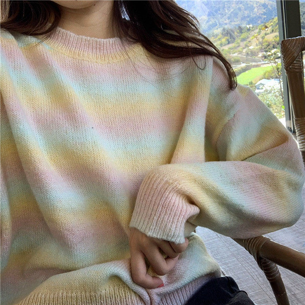Γυναικείο πουλόβερ  με ρέοντα χρώματα με οβάλ ντεκολτέ