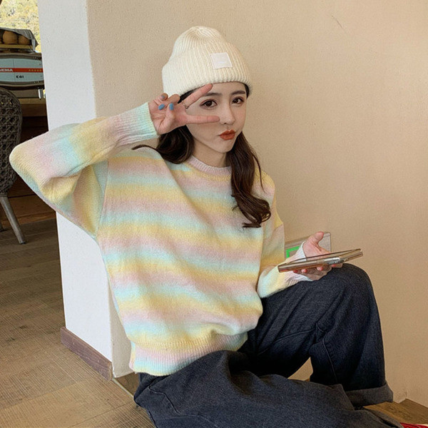 Γυναικείο πουλόβερ  με ρέοντα χρώματα με οβάλ ντεκολτέ