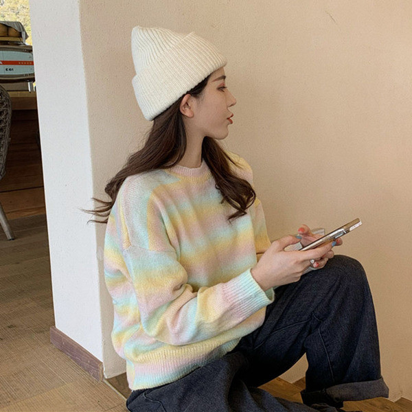 Γυναικείο πουλόβερ  με ρέοντα χρώματα με οβάλ ντεκολτέ