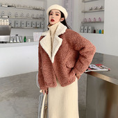 Късо широко пухено яке с копчета в розов и кафяв цвят