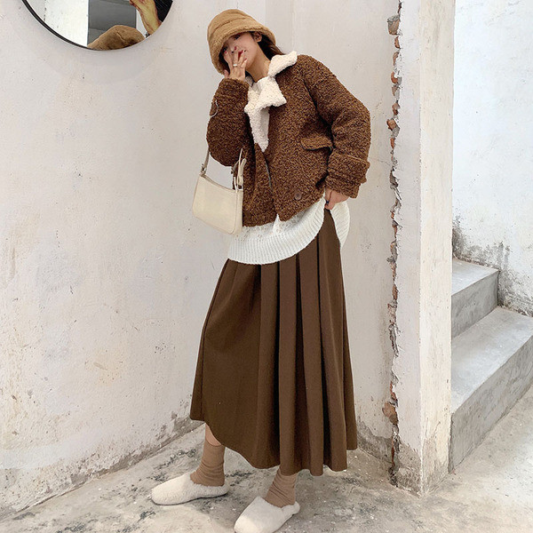 Късо широко пухено яке с копчета в розов и кафяв цвят