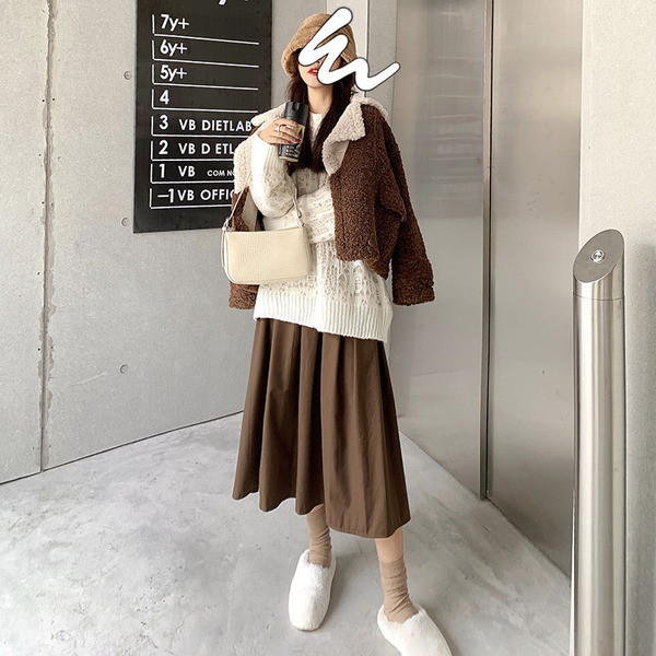 Късо широко пухено яке с копчета в розов и кафяв цвят