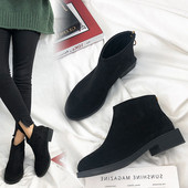 Aktuális női velúr csizma vastag sarkú fekete színben