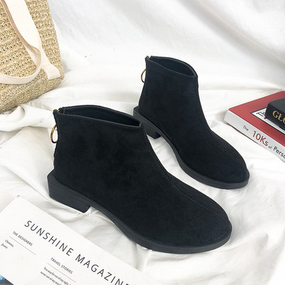 Aktuális női velúr csizma vastag sarkú fekete színben