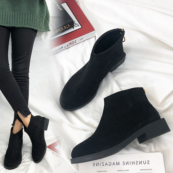 Aktuális női velúr csizma vastag sarkú fekete színben