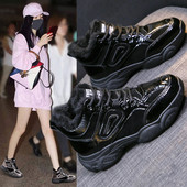 Modern női tornacipő eko bőrből fekete és ezüst színben