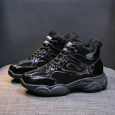 Modern női tornacipő eko bőrből fekete és ezüst színben