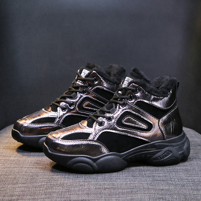 Modern női tornacipő eko bőrből fekete és ezüst színben