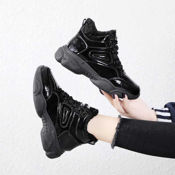 Modern női tornacipő eko bőrből fekete és ezüst színben