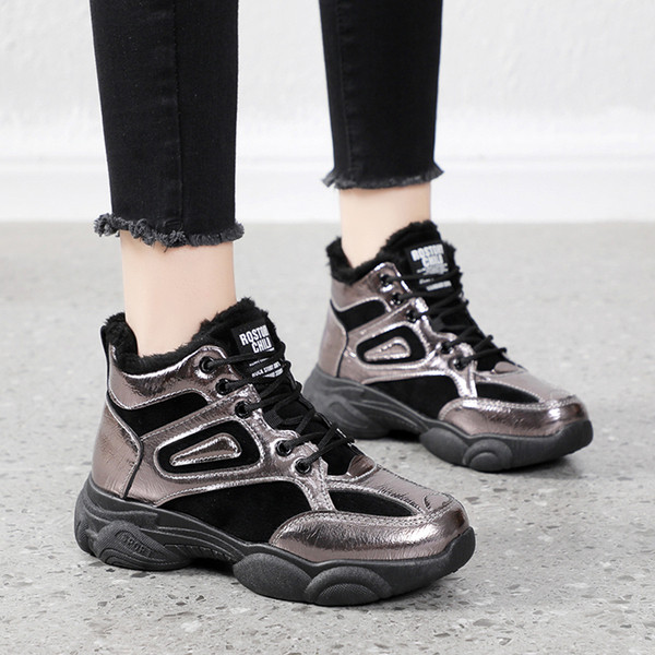 Modern női tornacipő eko bőrből fekete és ezüst színben