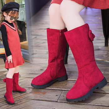 Κομψές παιδικές μπότες  για κορίτσια με οικολογική σουέτ με κορδέλα και φερμουάρ σε κόκκινο, μαύρο και καφέ χρώμα