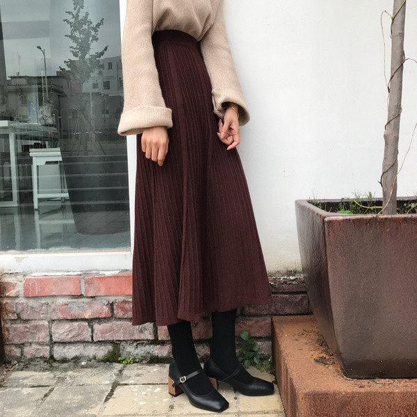 Hosszú, kivágott kötött szoknya, magas derékkal