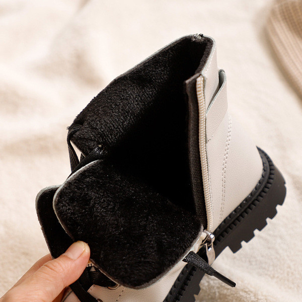 Alkalmi gyerekcsizma fűzővel és csattal fekete és bézs színben