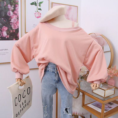 Γυναικεία μπλούζα με στρογγυλη λαιμόκοψη σε ροζ, μαύρο, κόκκινο και λευκό χρώμα - φαρδύ μοντέλο