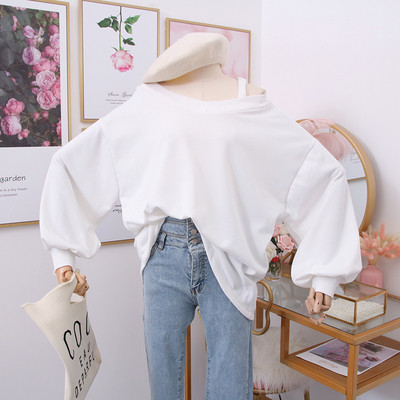 Γυναικεία μπλούζα με στρογγυλη λαιμόκοψη σε ροζ, μαύρο, κόκκινο και λευκό χρώμα - φαρδύ μοντέλο