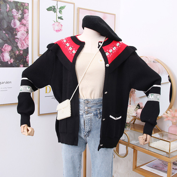 Cardigan casual de dama cu nasturi si motive florale in negru