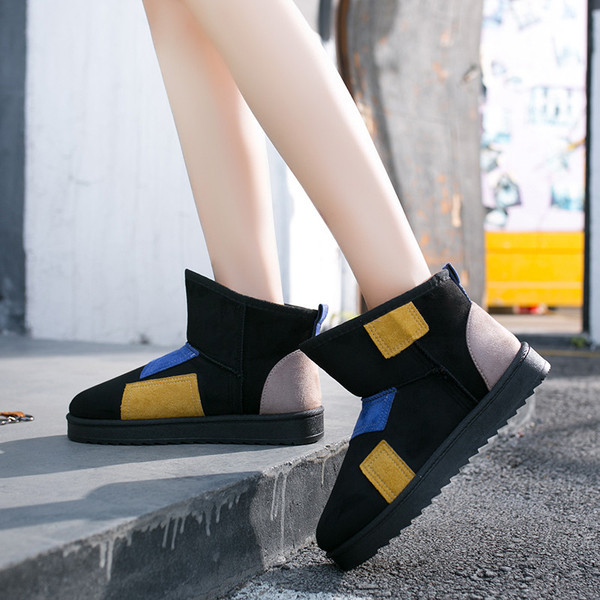 Modern női csizma puha béléssel, fekete-fehér színben