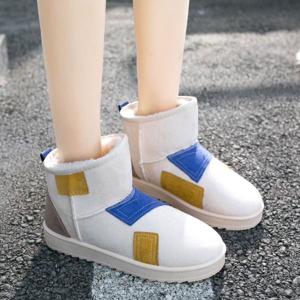 Modern női csizma puha béléssel, fekete-fehér színben