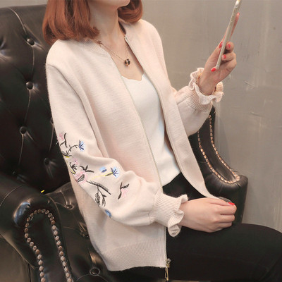 Női pehelymellény ujján hímzéssel és cipzárral több színben