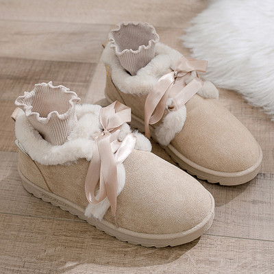 Modern női téli cipő bézs és fekete színben, hímzéssel és puha béléssel