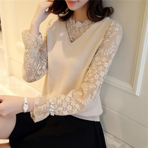 Μοντέρνο  γυναικείο πουλόβερ με δαντέλα σε λευκό, μαύρο και μπεζ χρώμα