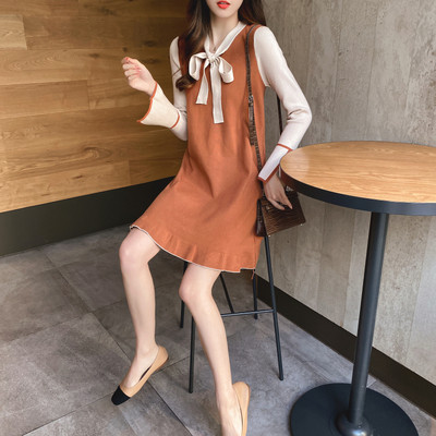 Modern női ruha nyakkendővel piros, fekete és barna színben