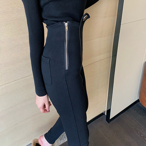 Pantaloni lungi cu talie inalta si fermoar - model montat