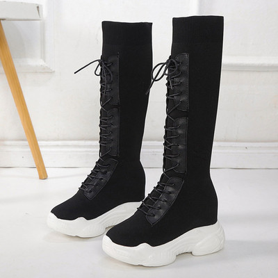 Magas talpú női csizma két színben