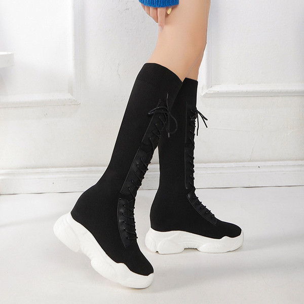 Magas talpú női csizma két színben