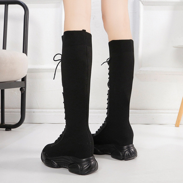 Magas talpú női csizma két színben