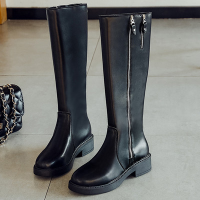 Modern női csizma cipzárral fekete színben, öko bőrből