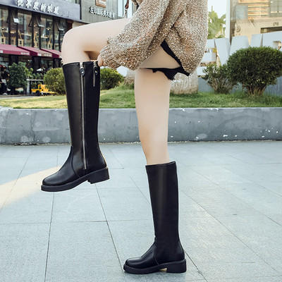 Modern női csizma cipzárral fekete színben, öko bőrből