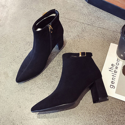 Κομψές γυναικείες μπότες με ψηλό τακούνι σε μαύρο χρώμα