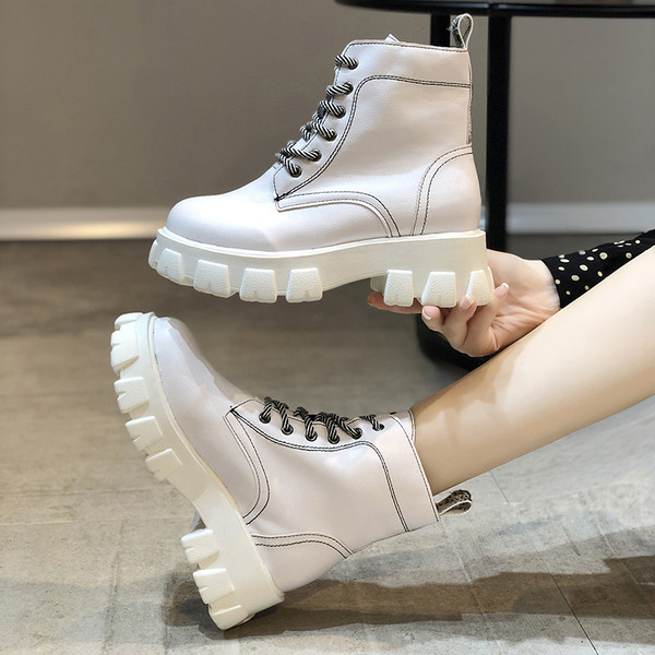 Téli női bőrcsizma durva talppal több színben