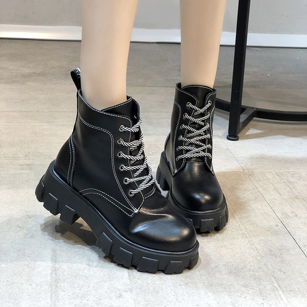 Téli női bőrcsizma durva talppal több színben