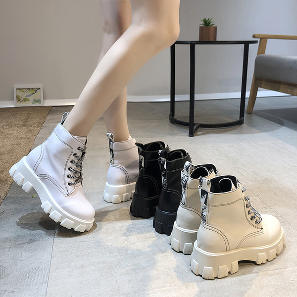 Téli női bőrcsizma durva talppal több színben