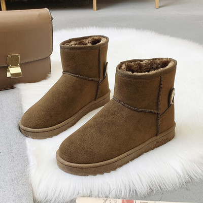 Μοντέρνες γυναικείες μπότες με επίπεδη σόλα και εφαρμογή σε τρία χρώματα