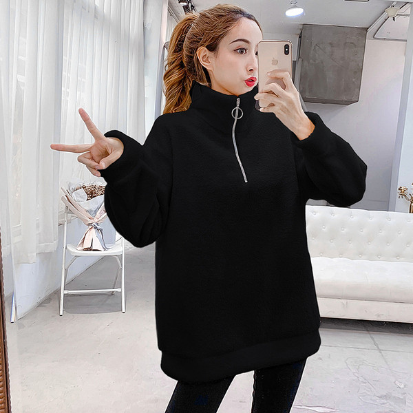 Modern női pulóver pólógallérral és cipzárral fehér és fekete színben