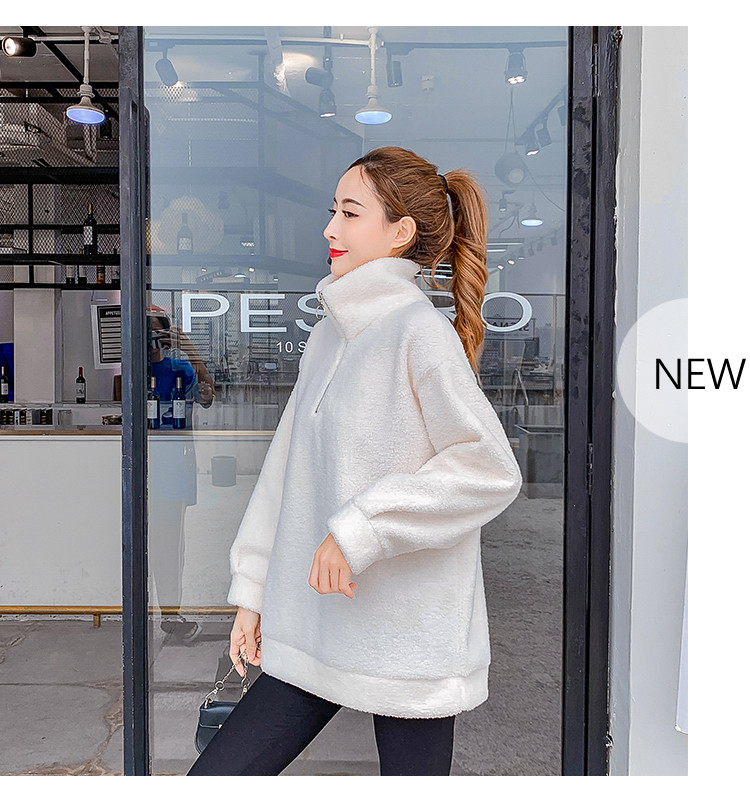 Modern női pulóver pólógallérral és cipzárral fehér és fekete színben