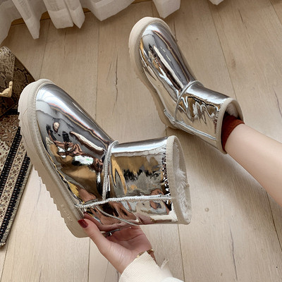 Stílusos női csizma lapos talppal és puha béléssel, ezüst, fehér és fekete színben